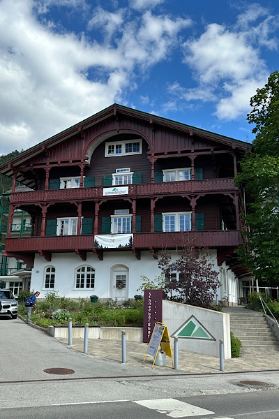 Man sieht das Hotel Schneeberghof